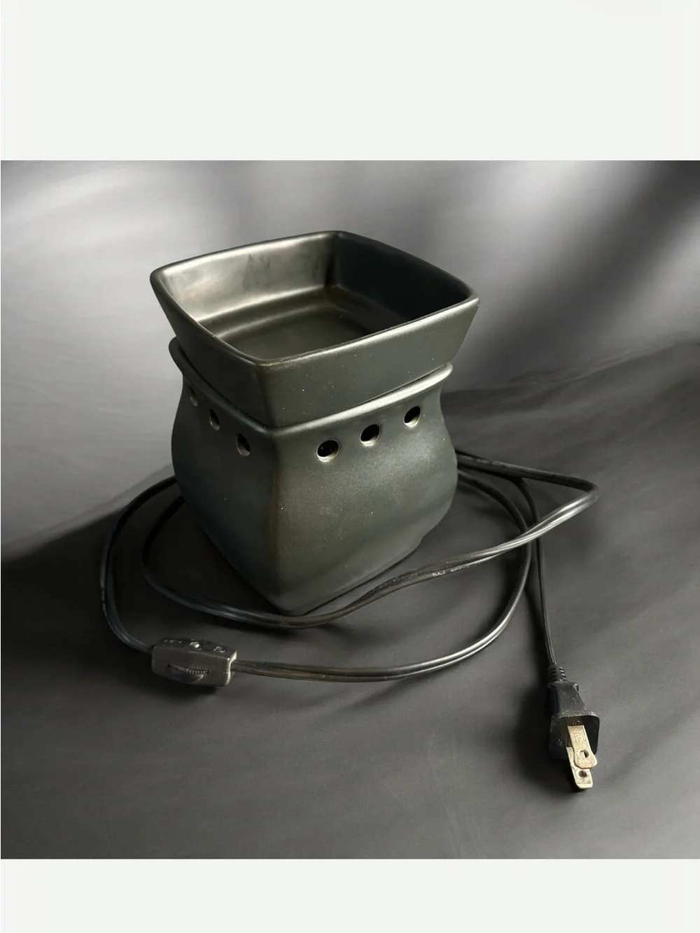 Scentsy black matte full size wax warmer